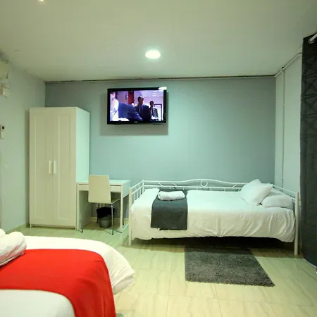 Hostel Artistic Barcelona-3